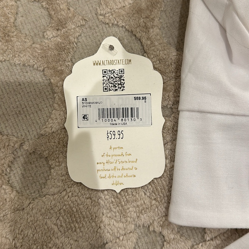 Altard State White Puff Sleeve Tie Back Crop Top! NWT! No stains!🤍 - Picture 3 of 3